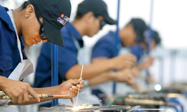Urge OIT a situar a los jóvenes en el centro del debate laboral