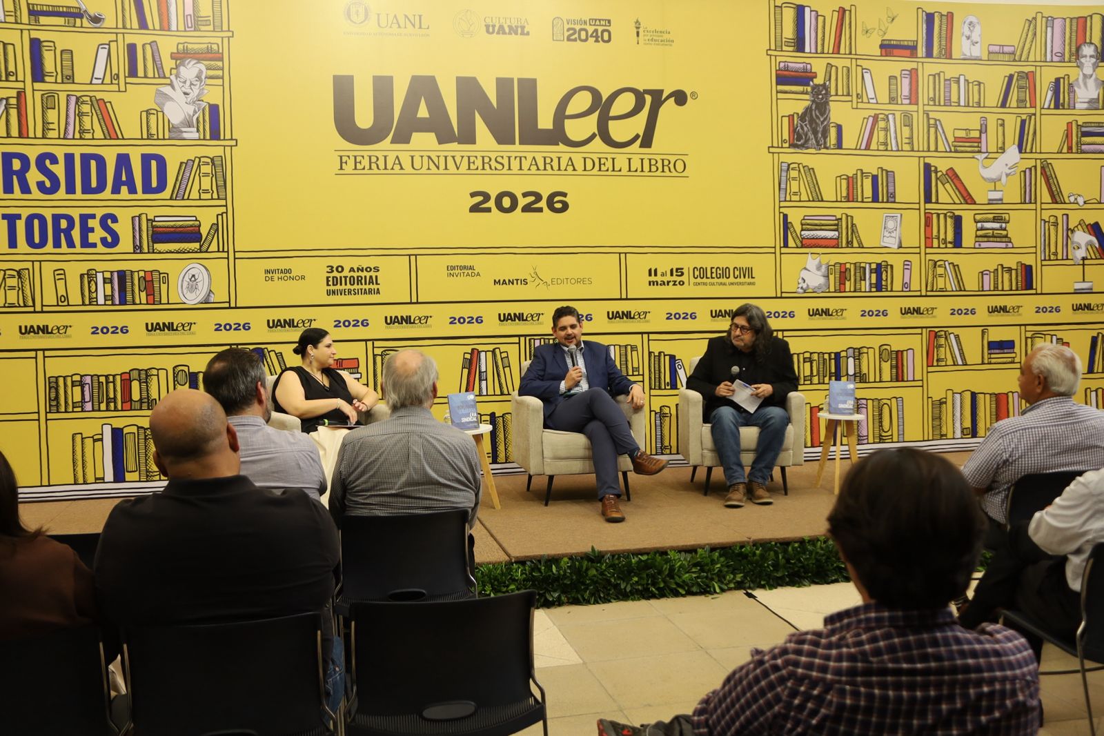 Presenta FNSI libro del 90 aniversario en Feria UANLeer